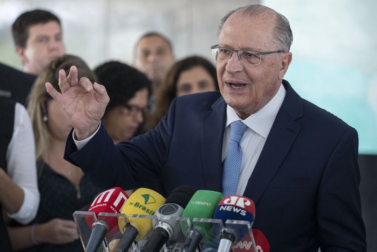 Vice-Presidente, Geraldo Alkimin explica critérios para redução de custos na produção de automóveis no Brasil